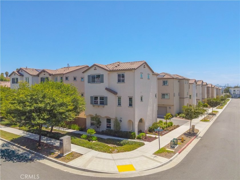 MUST SEE! TURNKEY SAN PEDRO CORNER LOT HOME! This Upgraded Home - photo 42