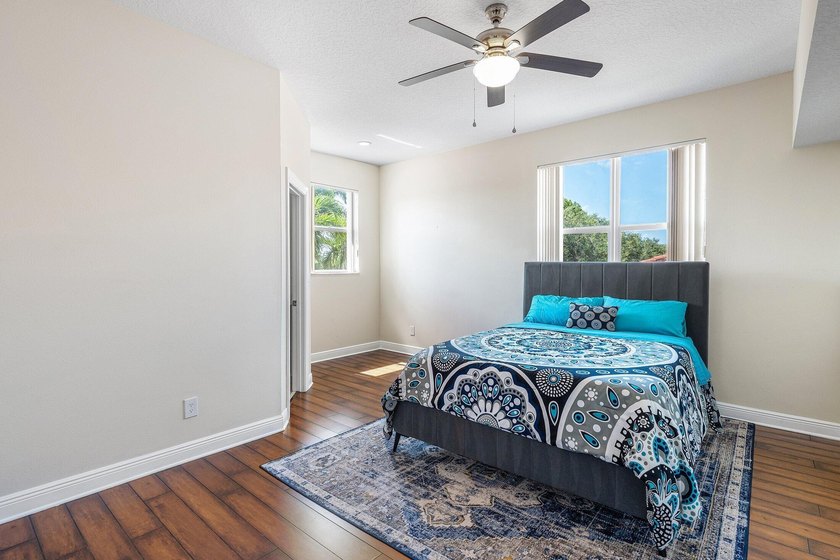 AMAZING - 6 Bedroom Estate home in the prestigious community of - photo 43