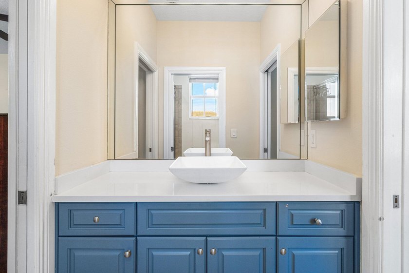 AMAZING - 6 Bedroom Estate home in the prestigious community of - photo 50