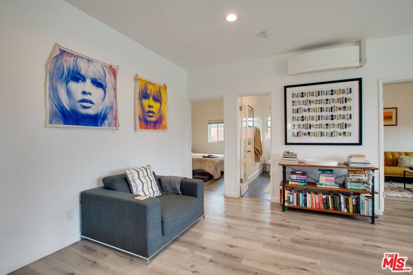 Beautifully remodeled Venice Beach triplex perfectly combines - photo 15