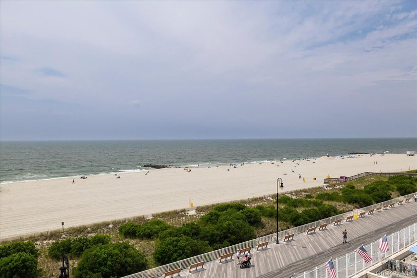 Spectacular Oceanfront 5th Floor Spacious South facing Junior 4 - photo 8