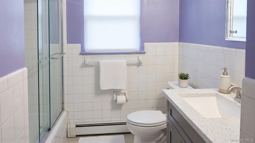 Opportunity Awaits In The Heart of Cutchogue! This 3-bedroom - photo 14