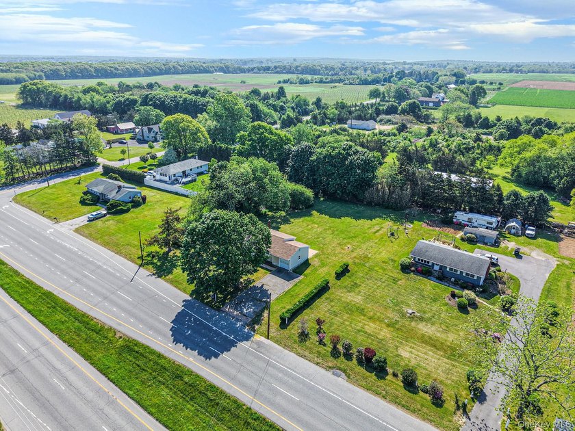 Opportunity Awaits In The Heart of Cutchogue! This 3-bedroom - photo 25