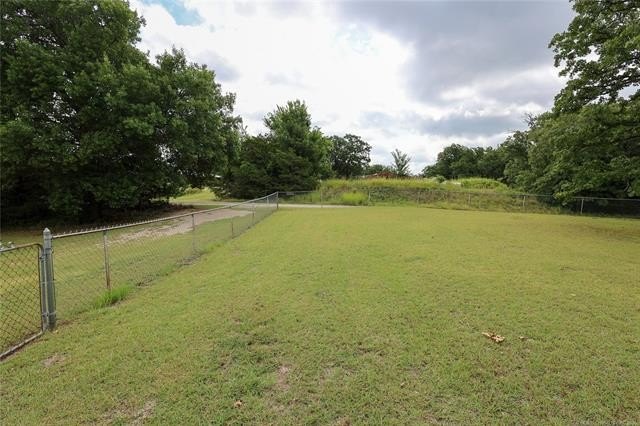 1.6 acres near Arbuckle Lake! This 3 bed, 2 bath mobile home - photo 5