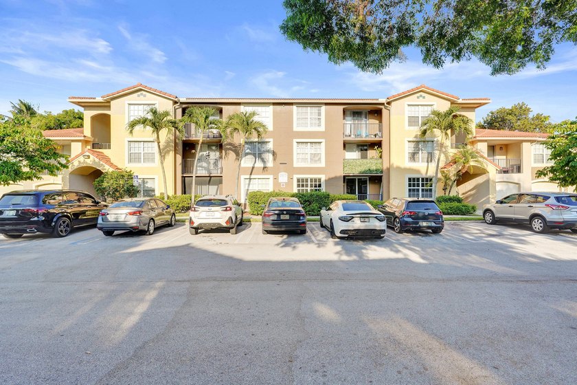 2BR/2BA first-floor condo in the gated community of Murano in - photo 2