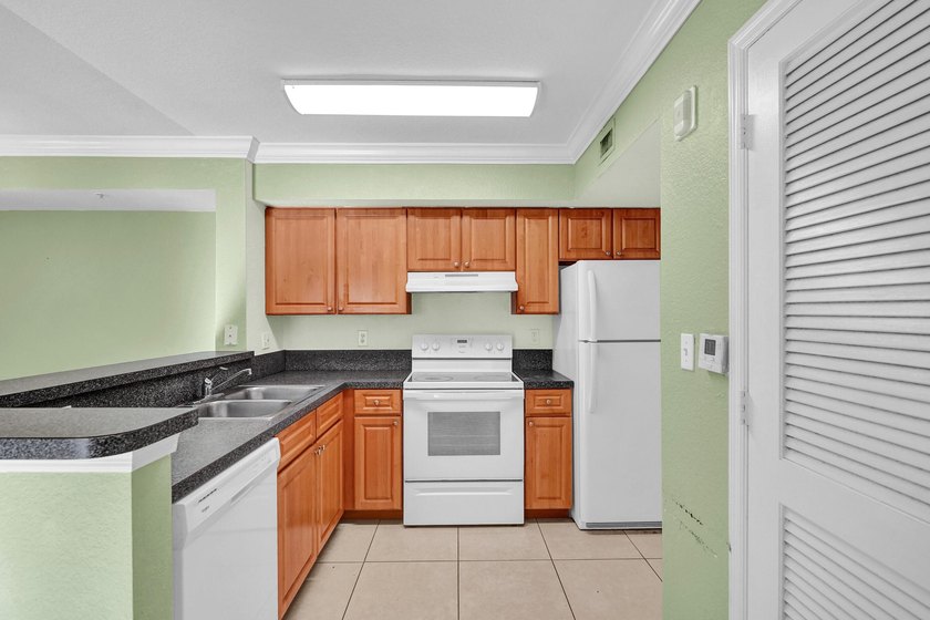 2BR/2BA first-floor condo in the gated community of Murano in - photo 3