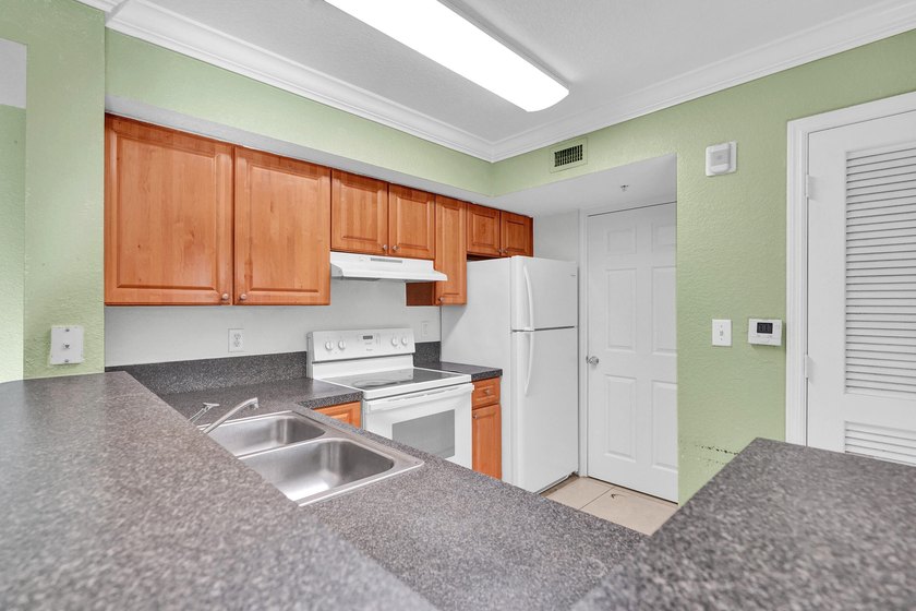 2BR/2BA first-floor condo in the gated community of Murano in - photo 5
