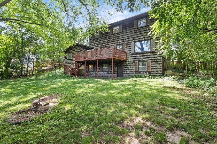 Opportunity in one of Middleton's most desirable pockets, on the - photo 5