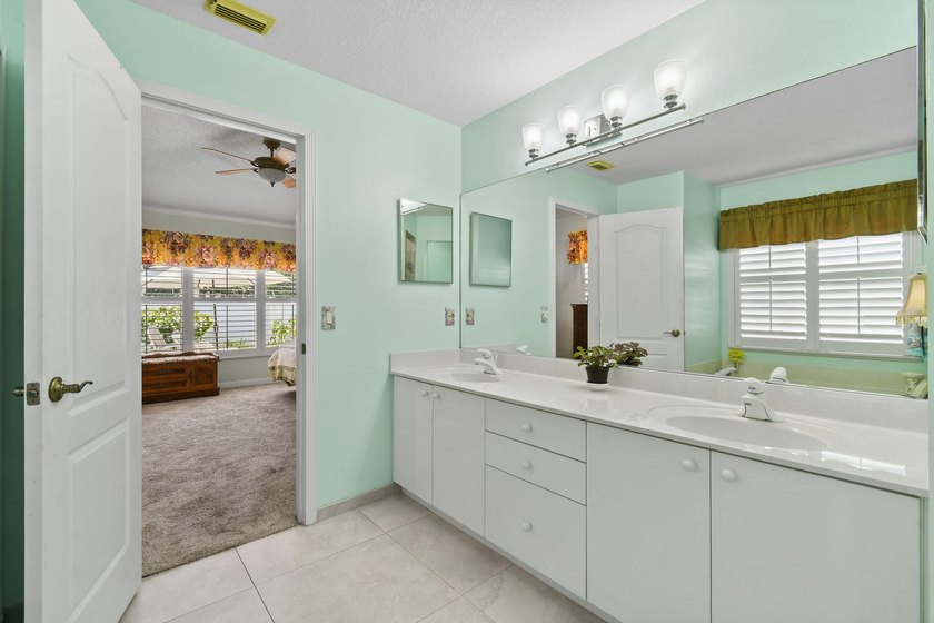 REDUCED! Spotless 3/2/2 POOL home in desirable Oleander Pines - photo 14