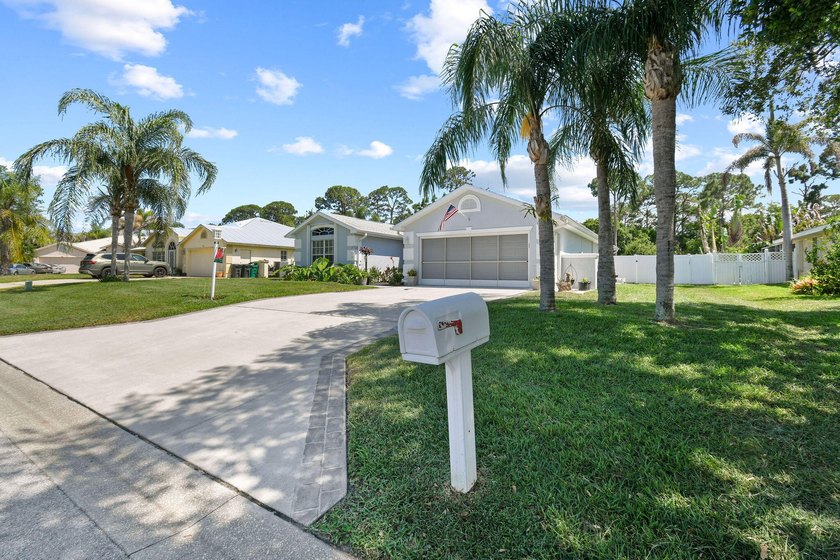 REDUCED! Spotless 3/2/2 POOL home in desirable Oleander Pines - photo 34