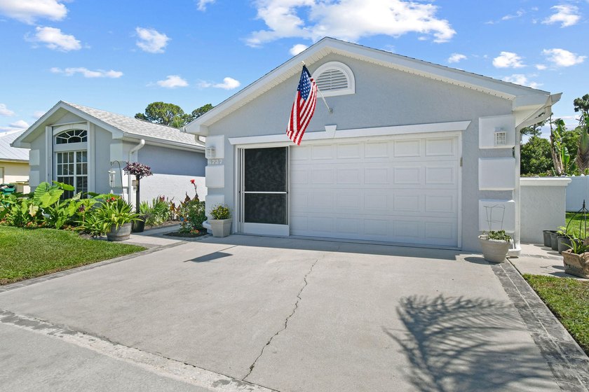 REDUCED! Spotless 3/2/2 POOL home in desirable Oleander Pines - photo 36