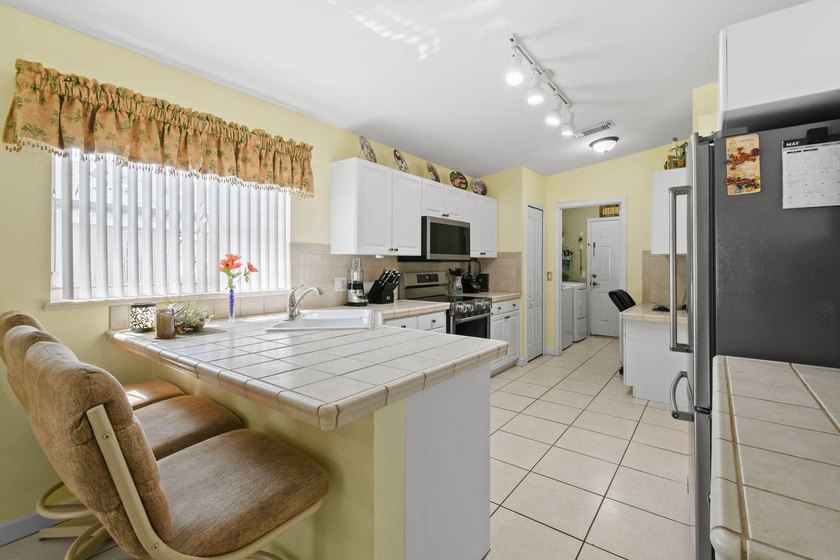 REDUCED! Spotless 3/2/2 POOL home in desirable Oleander Pines - photo 43