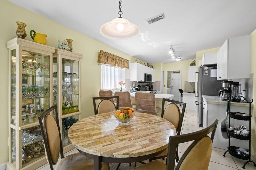 REDUCED! Spotless 3/2/2 POOL home in desirable Oleander Pines - photo 47