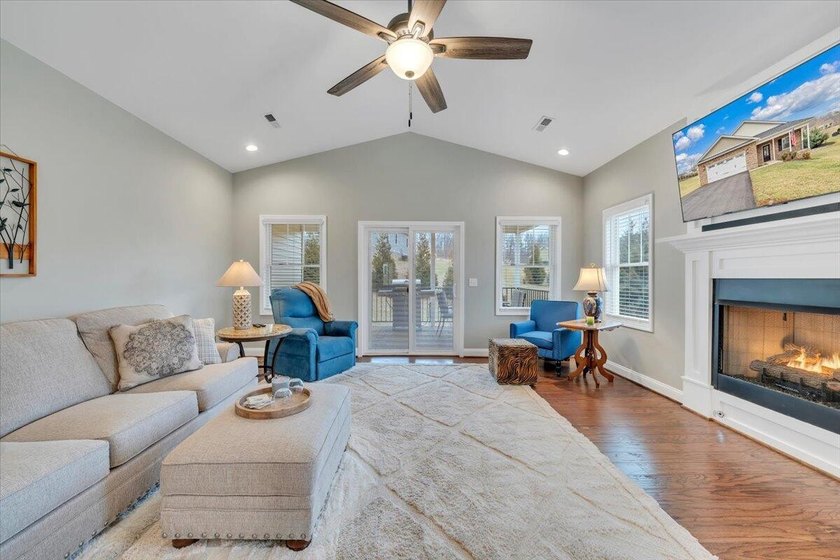 Prime location near Westlake shopping, dining, and everyday - photo 4