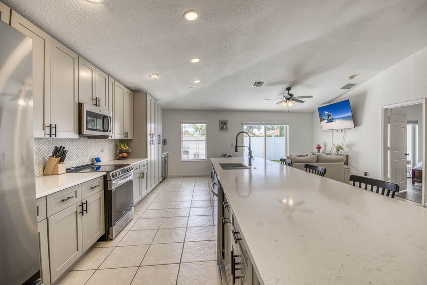 Beautifully updated 4-bedroom, 2-bath home featuring a brand-new - photo 9