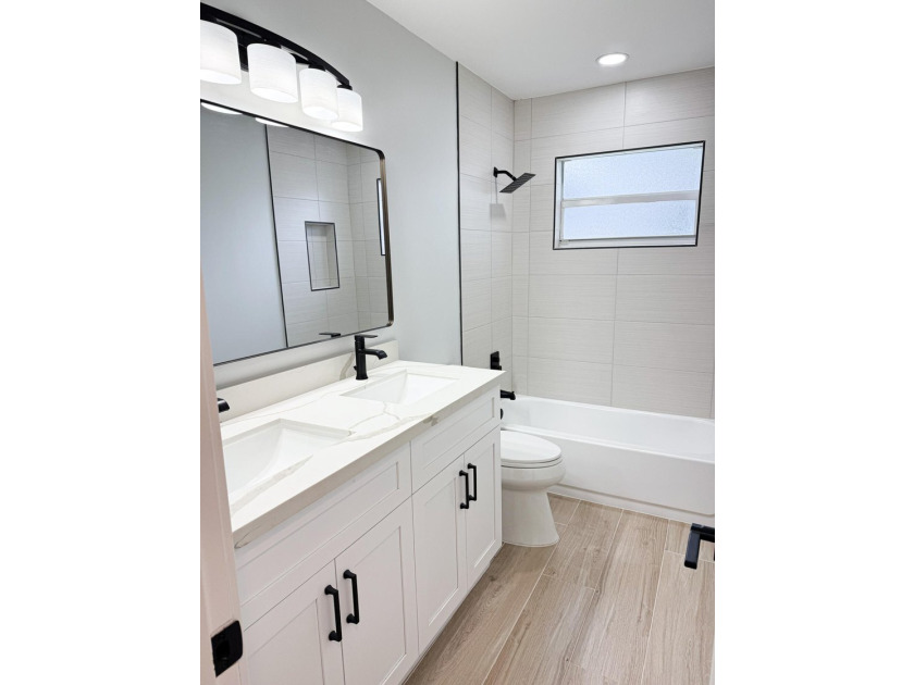 Beautifully updated 3-bedroom, 1-bathroom home in Lake Worth - photo 11