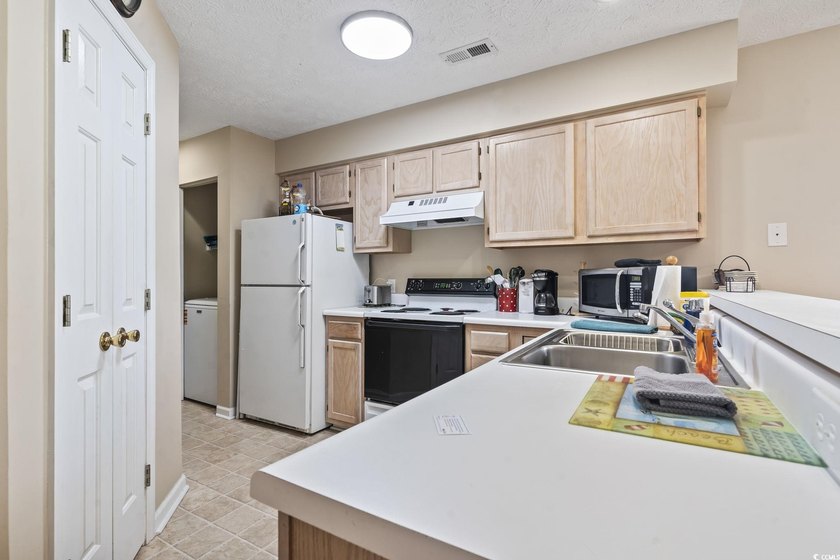 This captivating 3rd floor end unit features 2 bedrooms and 2 - photo 7