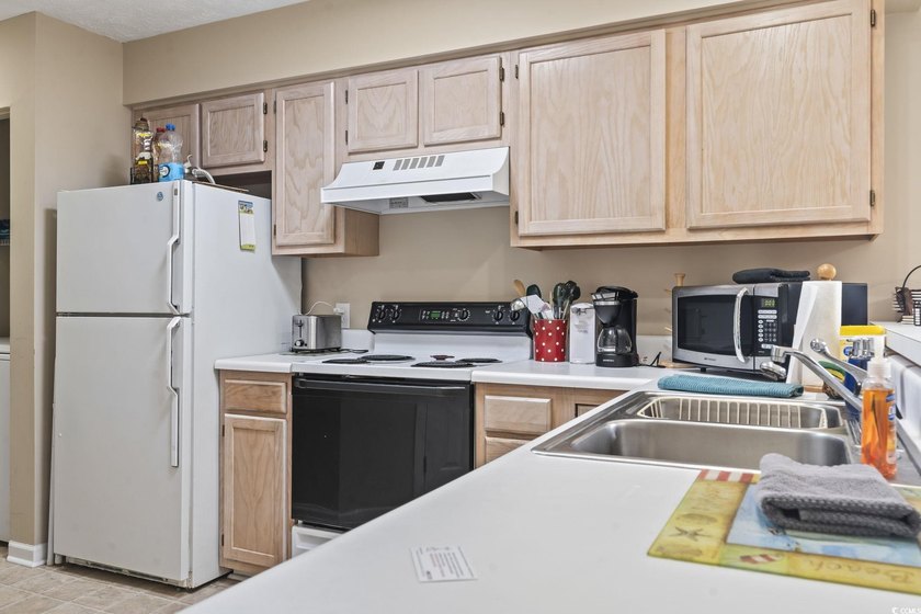 This captivating 3rd floor end unit features 2 bedrooms and 2 - photo 8