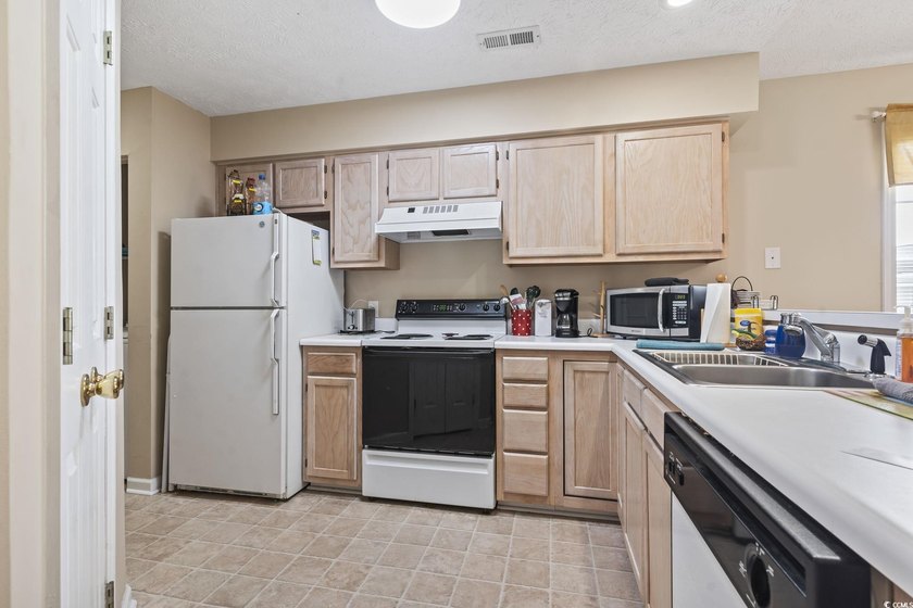 This captivating 3rd floor end unit features 2 bedrooms and 2 - photo 9
