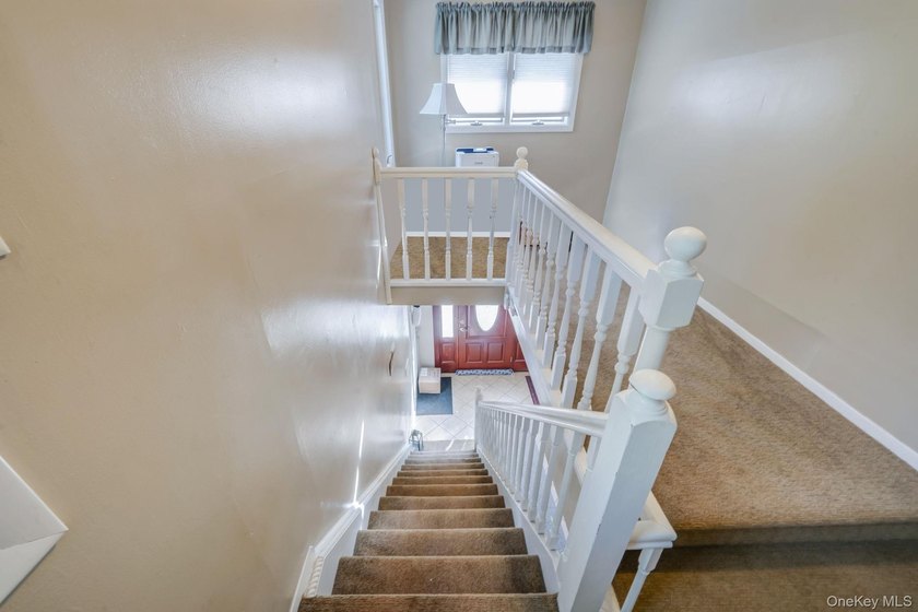 Charming, cared-for, and full of curb appeal, this Ridge - photo 20