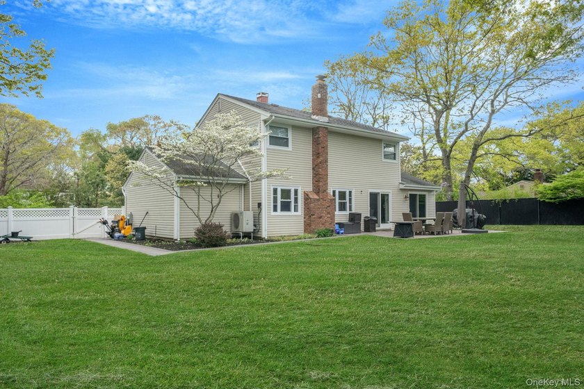 Charming, cared-for, and full of curb appeal, this Ridge - photo 28