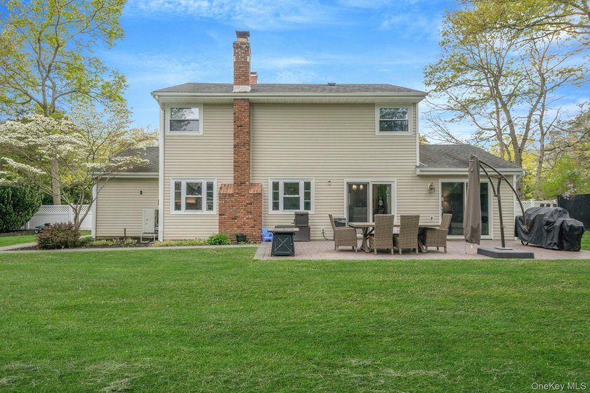 Charming, cared-for, and full of curb appeal, this Ridge - photo 29