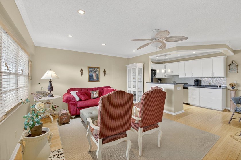 HOME SWEET HOME! Fully renovated penthouse condo right next to - photo 10