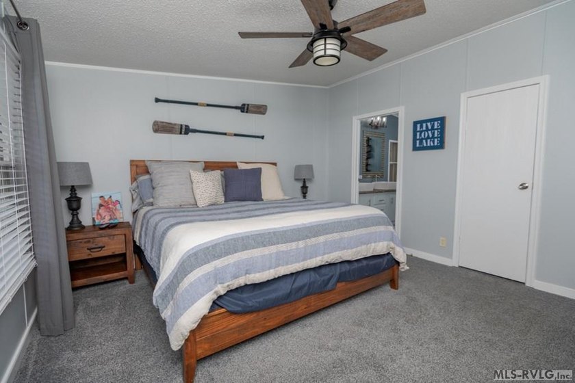 This fully furnished Lake Gaston waterfront home on Pea Hill - photo 14