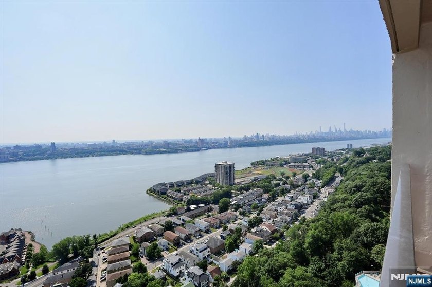 Welcome to your private retreat in the sky at Horizon House - photo 3