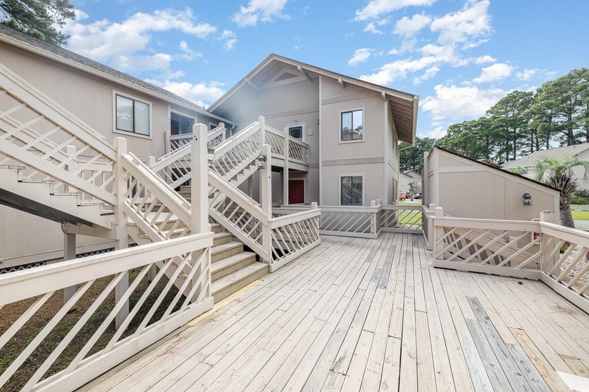 Welcome to this charming two-bedroom, two-bathroom end-unit - photo 3