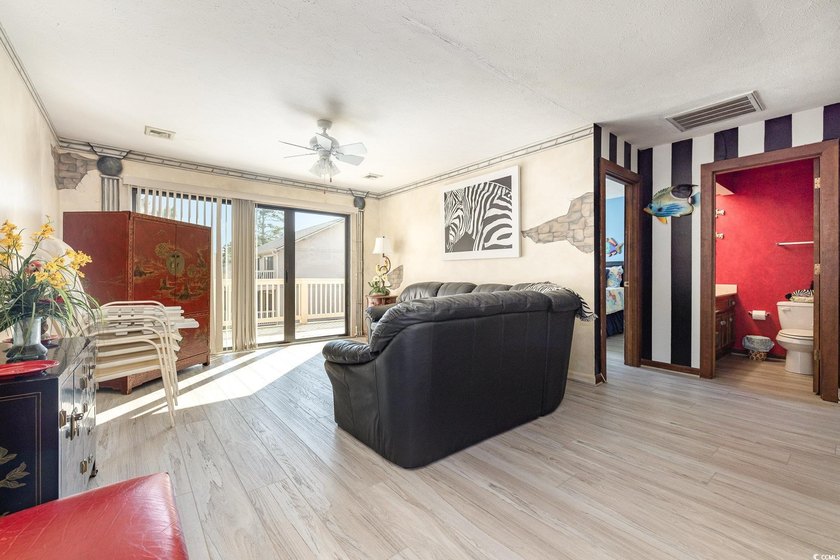 Welcome to this charming two-bedroom, two-bathroom end-unit - photo 6