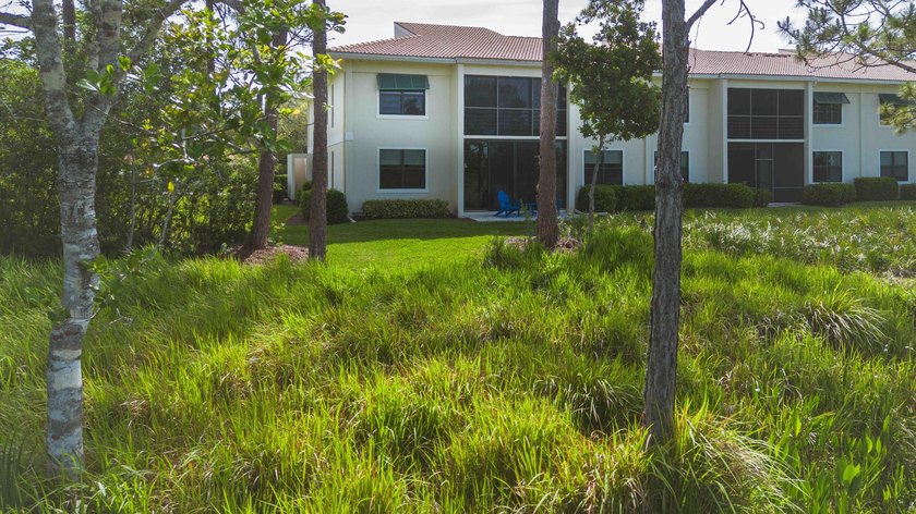 Spectacular 3 bedroom, 2 bath second floor condo WITH DETACHED - photo 5