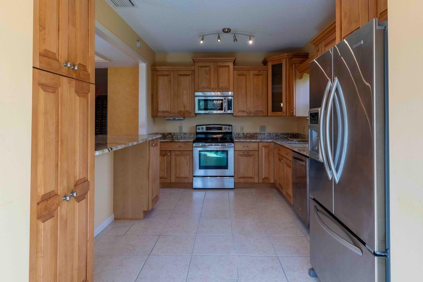 Spectacular 3 bedroom, 2 bath second floor condo WITH DETACHED - photo 9