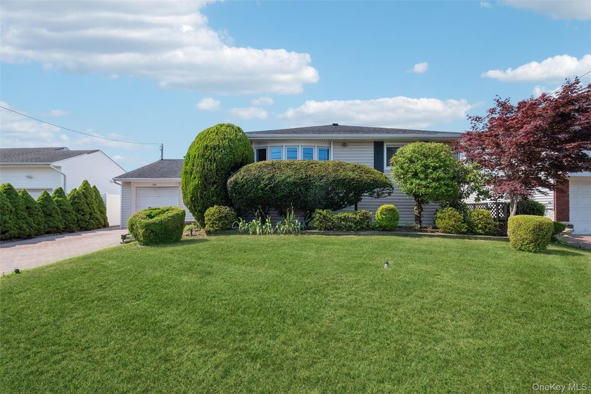 Welcome to this well-maintained three bedroom, one- and one-half - photo 3