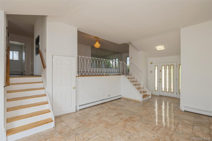 Welcome to this well-maintained three bedroom, one- and one-half - photo 4