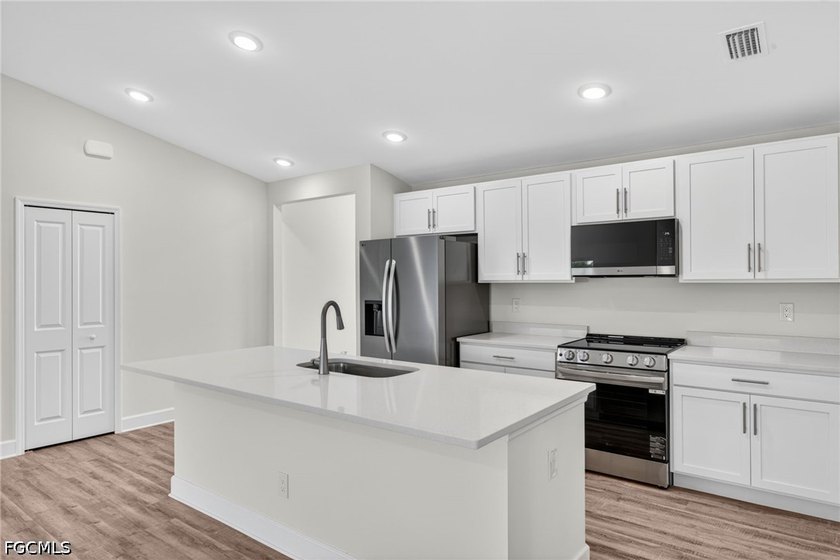 MOVE IN READY - HOT LISTING ALERT - $18,000 (5%) BUILDER CREDIT - photo 3