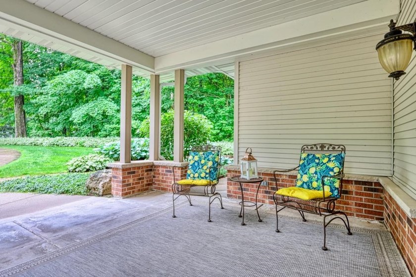 Expansive and beautifully refined 3,857 sq. ft. ranch in Maple - photo 3