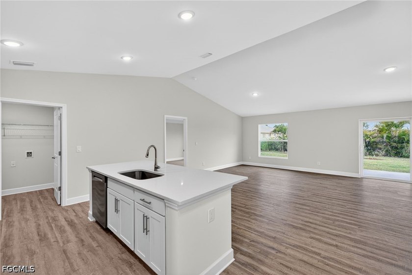 MOVE IN READY - HOT LISTING ALERT - $18,000 (5%) BUILDER CREDIT - photo 7