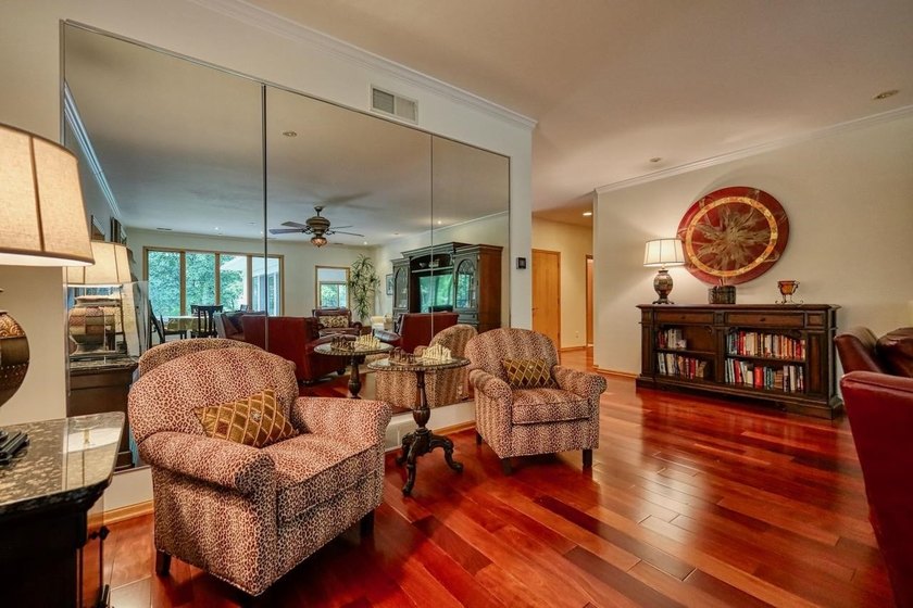 Expansive and beautifully refined 3,857 sq. ft. ranch in Maple - photo 7