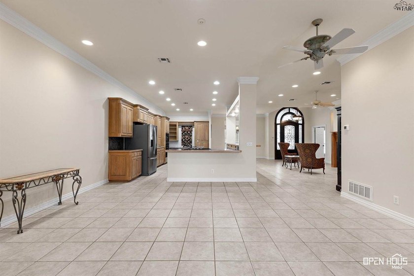 Bridge Creek corner lot with side-entry garage. Open kitchen - photo 11