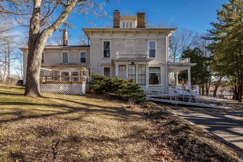 A truly rare opportunity to own an iconic Italianate estate - photo 4