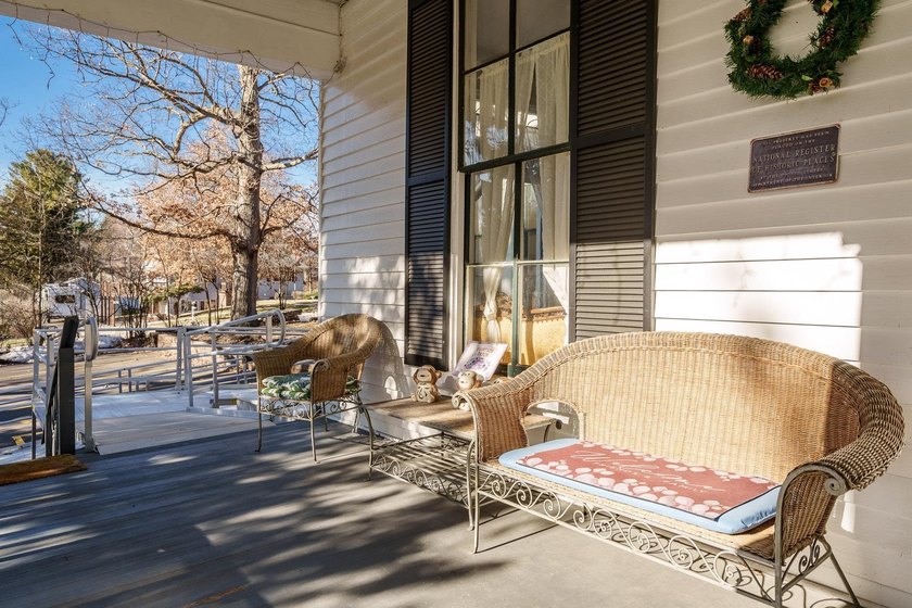 A truly rare opportunity to own an iconic Italianate estate - photo 9