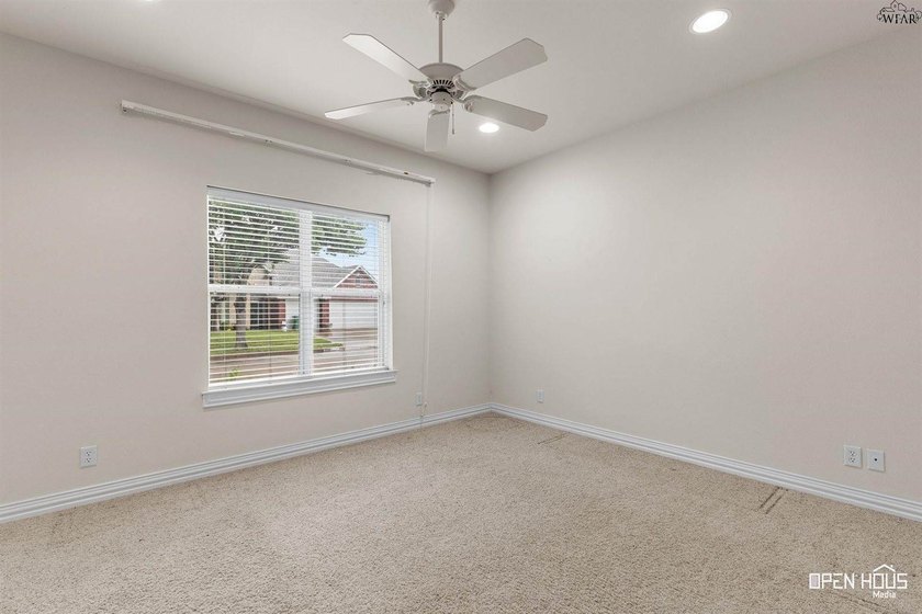 Bridge Creek corner lot with side-entry garage. Open kitchen - photo 22