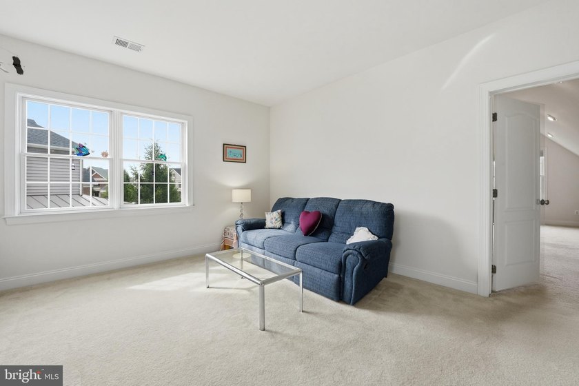 Welcome to this highly sought after Waterford model in the award - photo 31