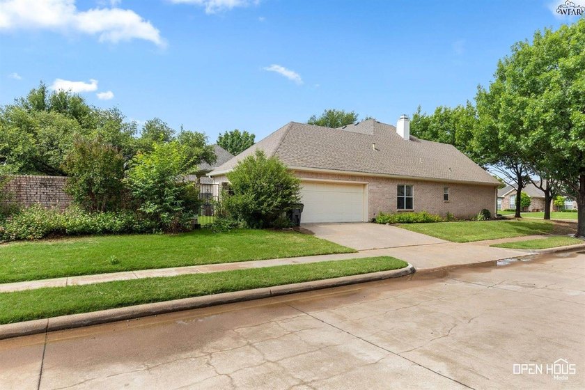 Bridge Creek corner lot with side-entry garage. Open kitchen - photo 34