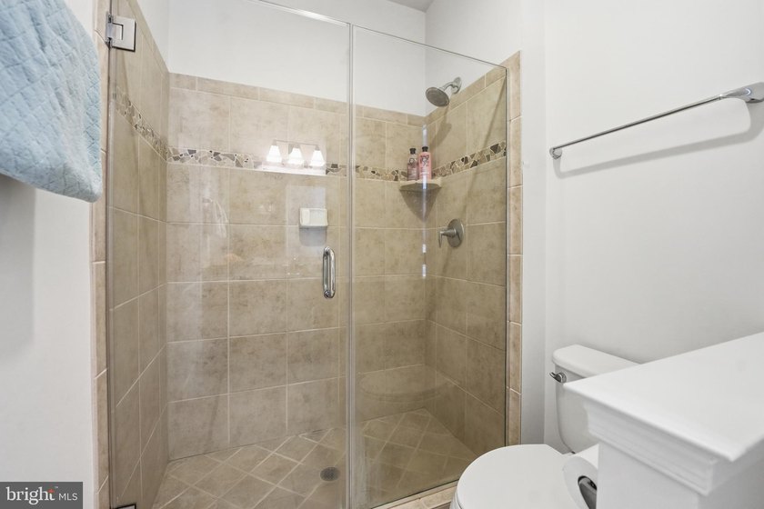 Welcome to this highly sought after Waterford model in the award - photo 46