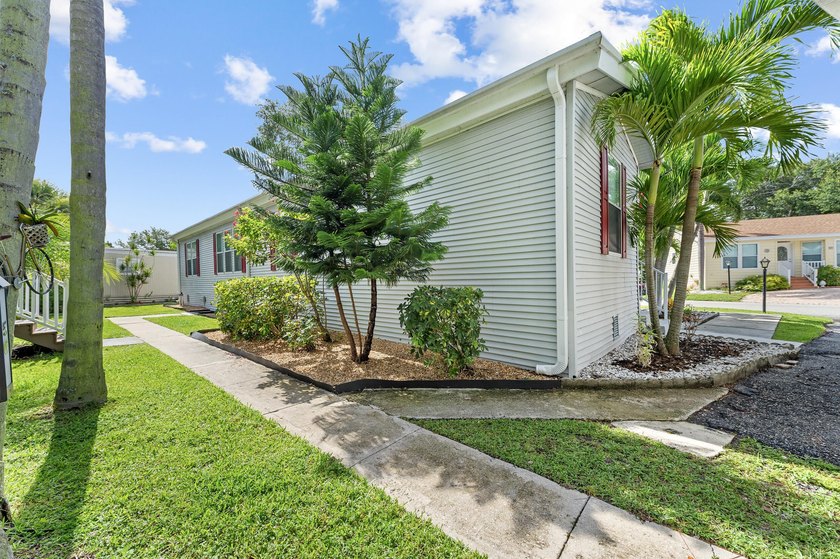 Welcome to this charming 3-bedroom, 2-bathroom waterfront home - photo 7