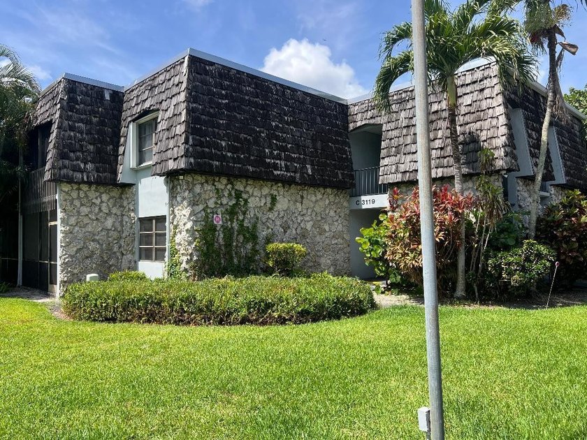 Beautiful 1-bedroom, 1-bathroom unit on first floor, located in - photo 10