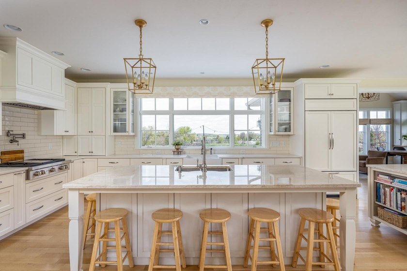 Experience refined country living in this stunning - photo 2