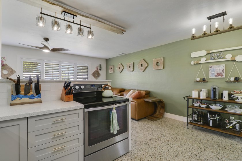 Completely remodeled 3-bedroom, 2-bath home in North Palm Beach! - photo 18